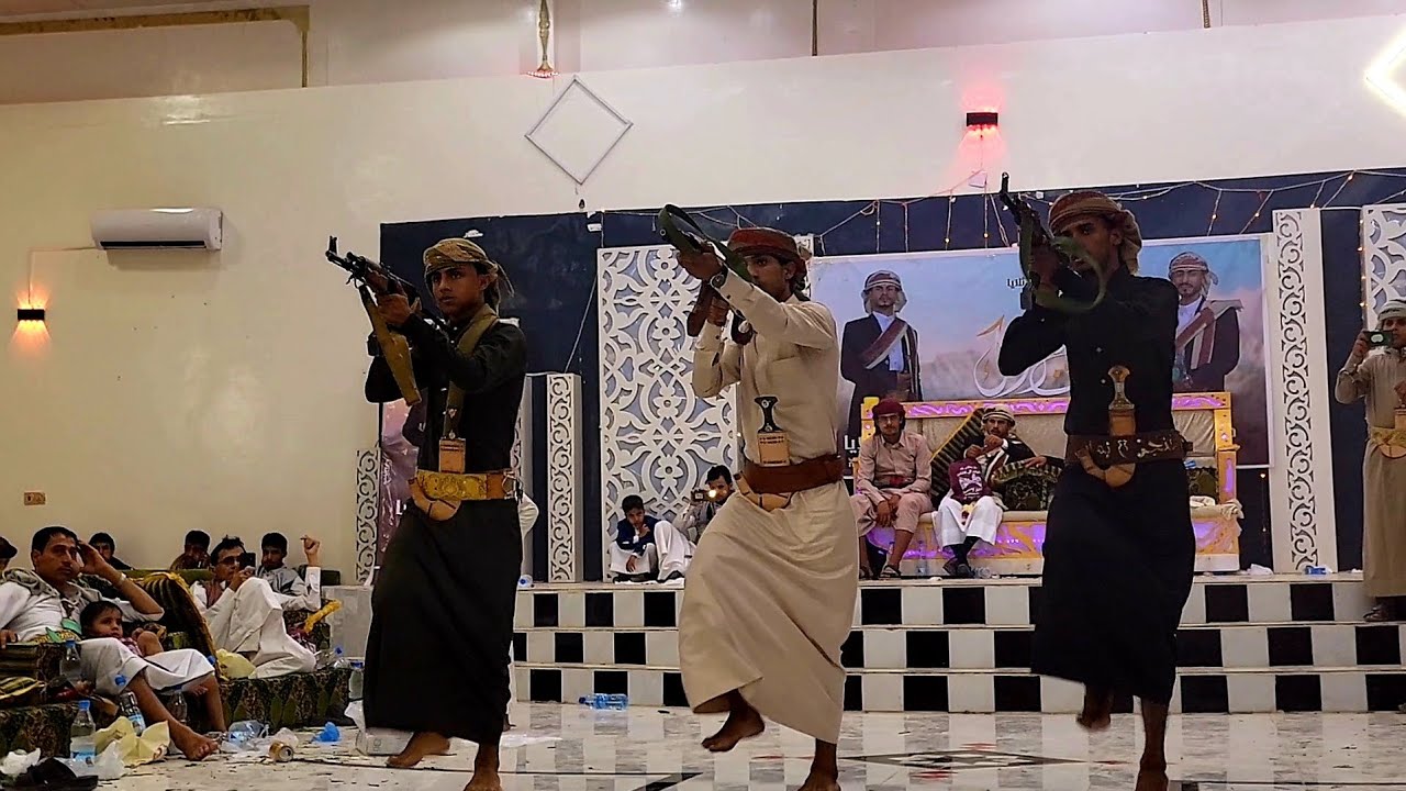 رقصة شباب اليمن في مدينة مأرب عرس آل الثلايا