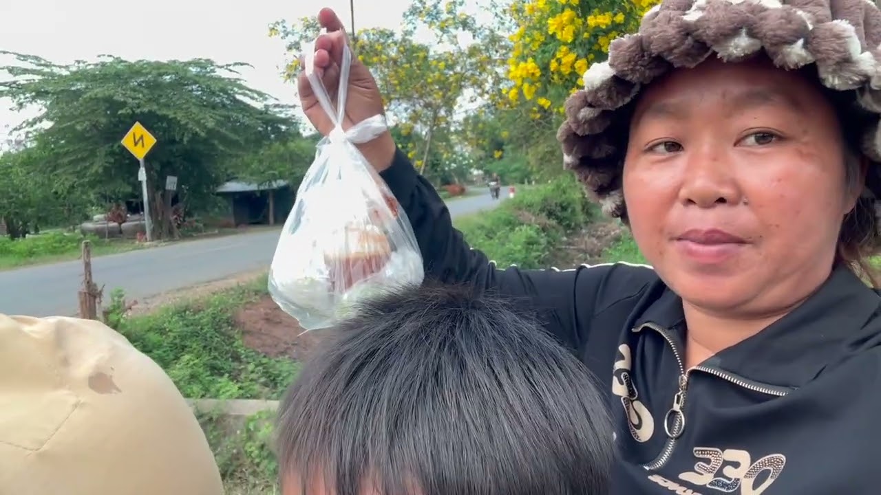 We're enjoying this beautiful day by picking Phka Thgnan at the rice field
