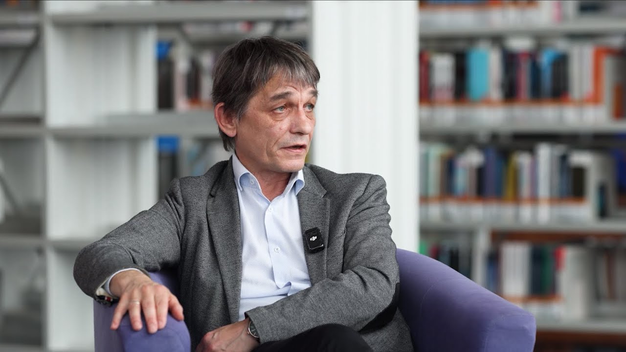 Prof. Paweł Szroeder o ofercie studi&oacute;w na Wydziale Fizyki #UKW