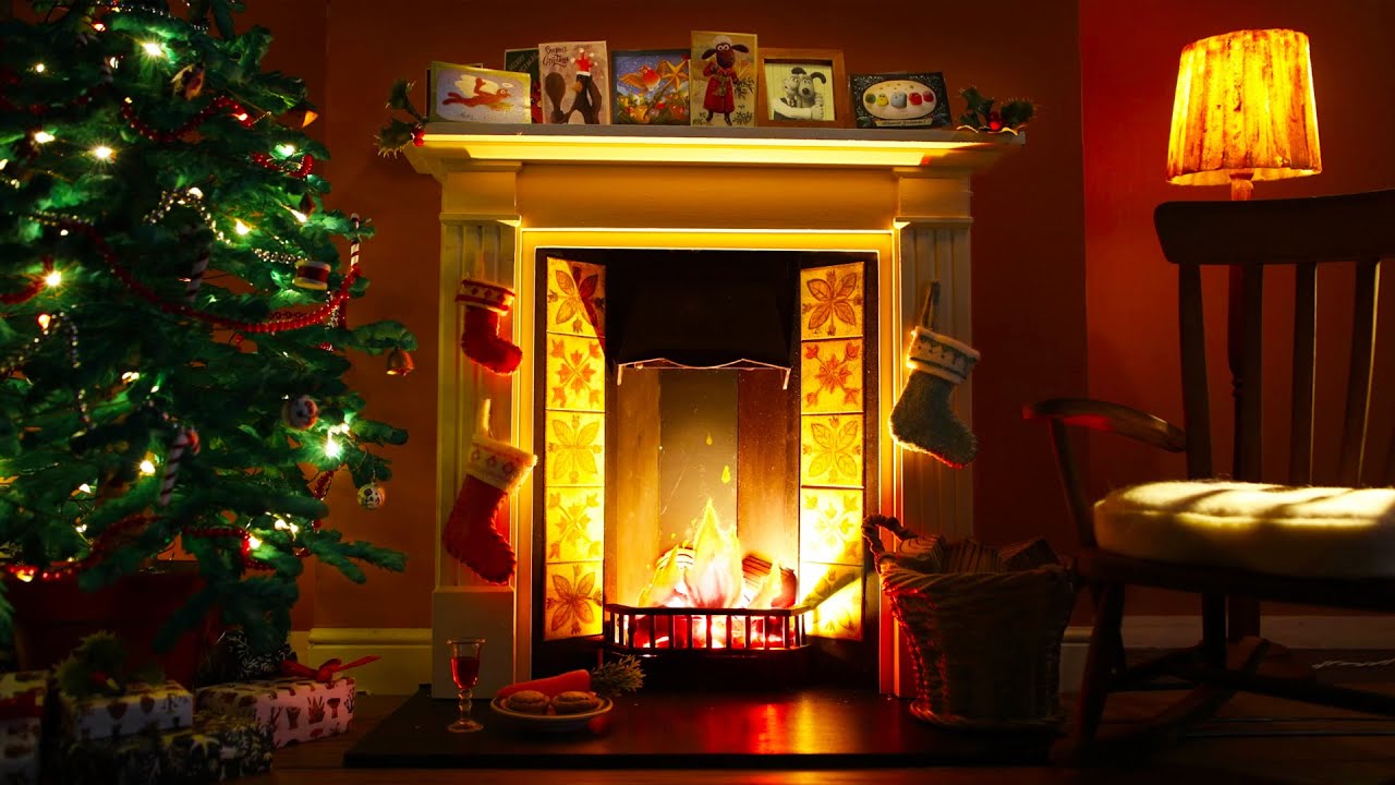 Aardman Cosy Festive Fireplace 🔥 Crackling Felt Animation Log Fire | 4 Hours - No Music