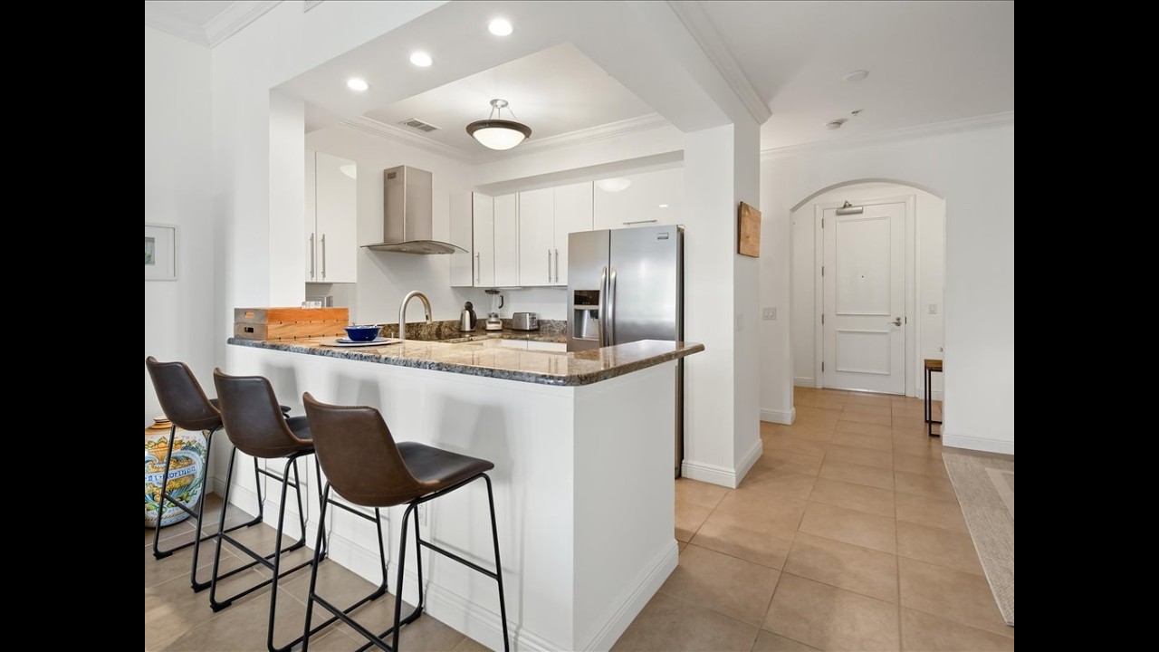 Furnishes Condo for Sale at 