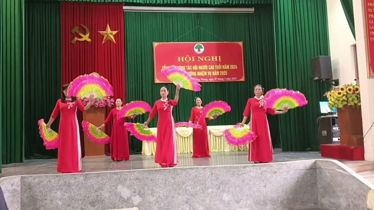 Trọn đời ơn mẹ CLB liên thế hệ Đoàn Kết
