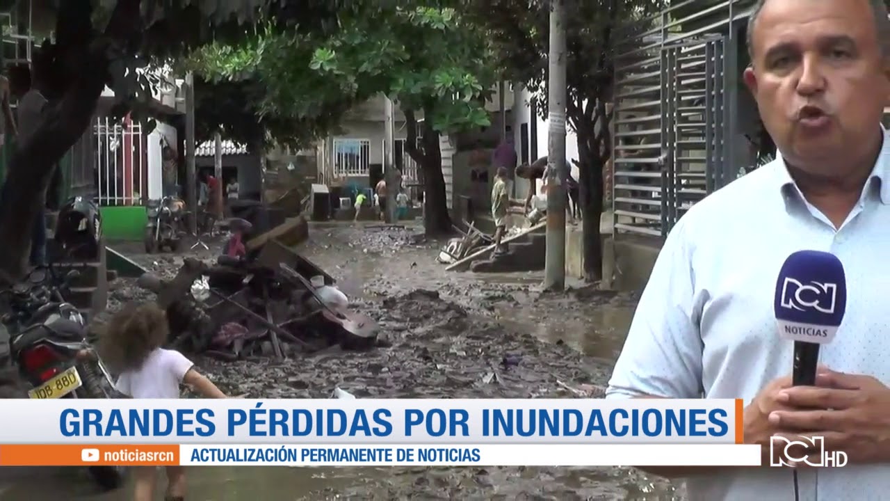 Río Manzanares inunda las calles de Santa Marta
