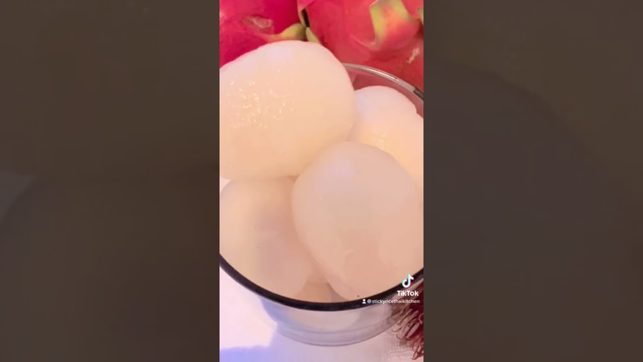 Don&rsquo;t do this when eating rambutans. #rambutanfruit #rambutan#thaifruit#tropicalfruit#refreshing