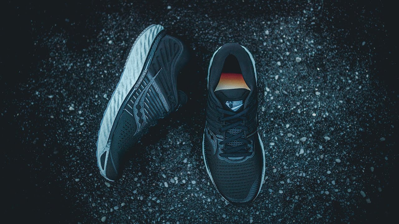 Saucony Triumph 17 Blackout