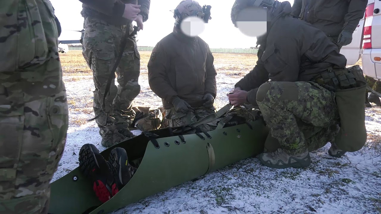 U.S., Estonian Special Operation Forces conduct fast rope training - Estonian Translation
