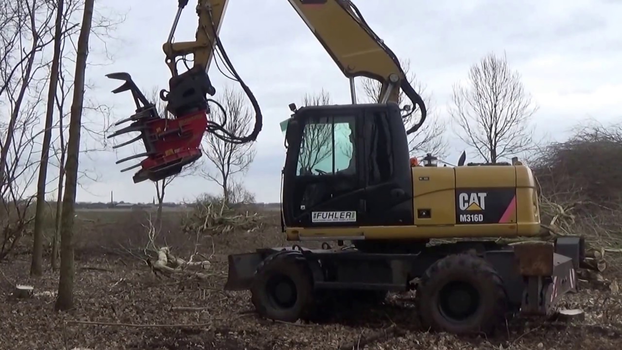 CAT M 316 MET EEN GREENTEC 18.270 BRUSCHETTER BOMENSCHAAR AAN HET WERK N 366