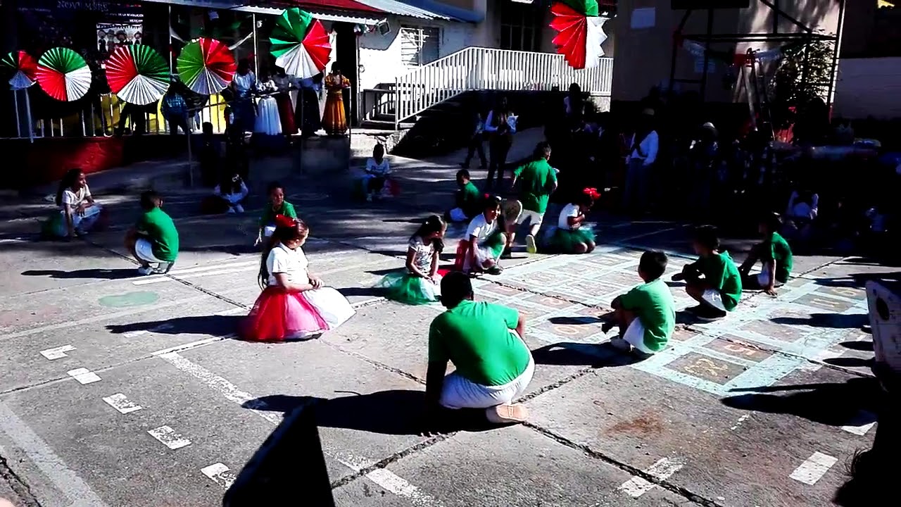 Bailable Escolar, La Cucaracha Remix.