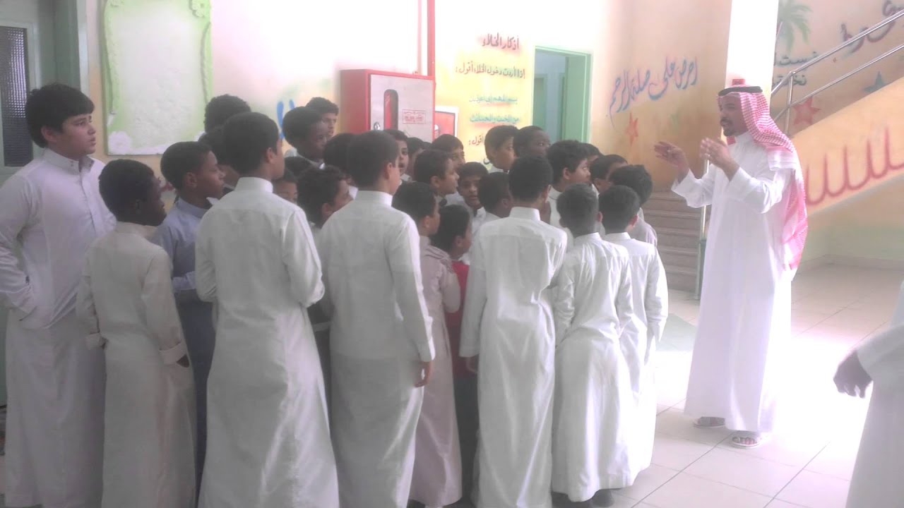 الأمن والسلامة تجربة فرضية لإخلاء مبنى المدرسة