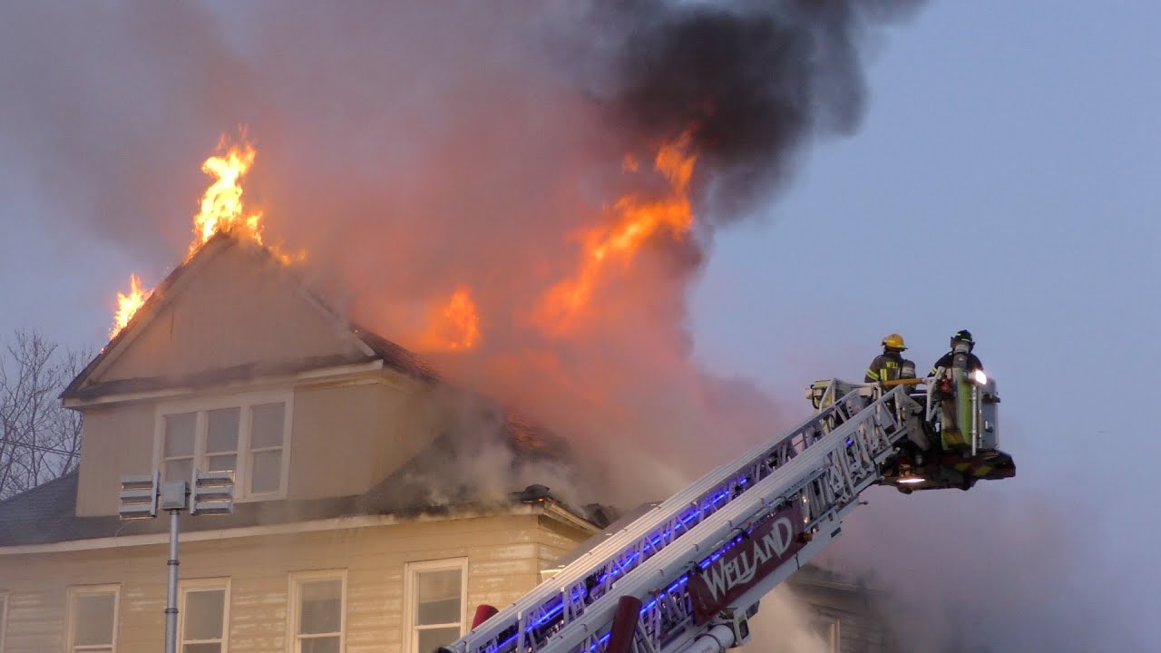 WELLAND   KING AT ONTARIO ST STRUCTURE FIRE