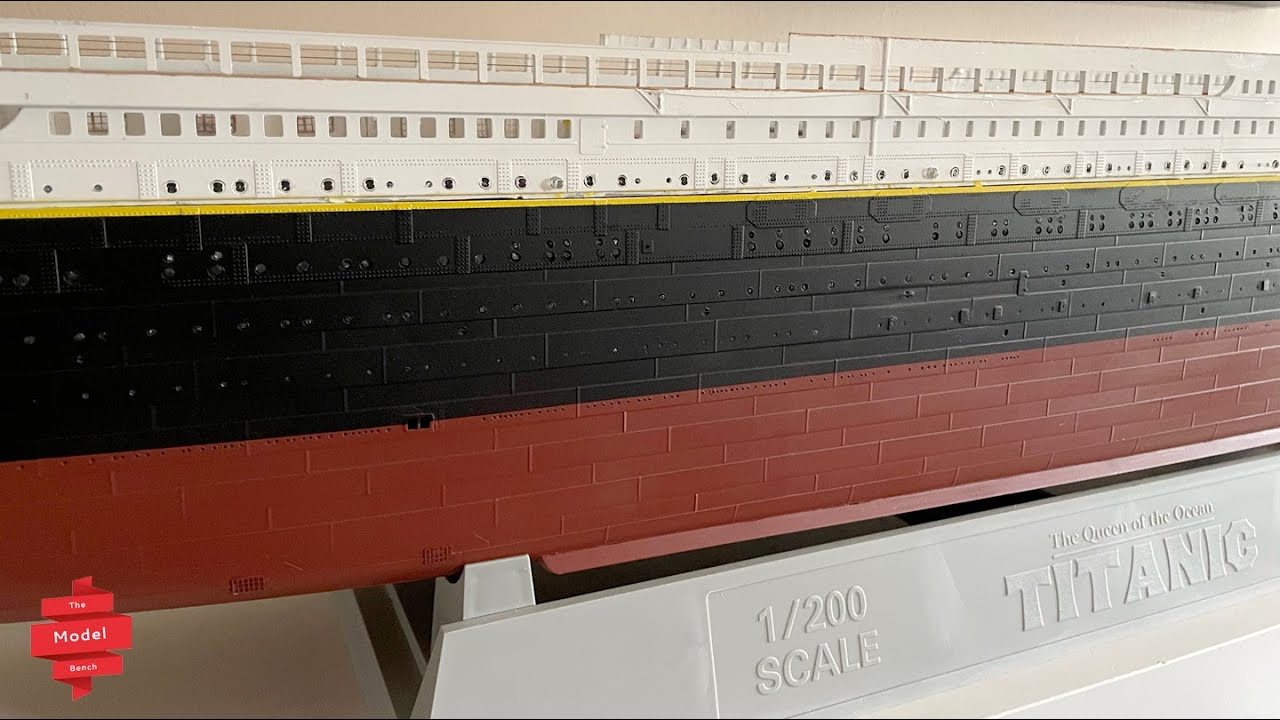 Trumpeter Titanic 1:200:  Starting the Superstructure and B Deck. Adding lights to B Deck.