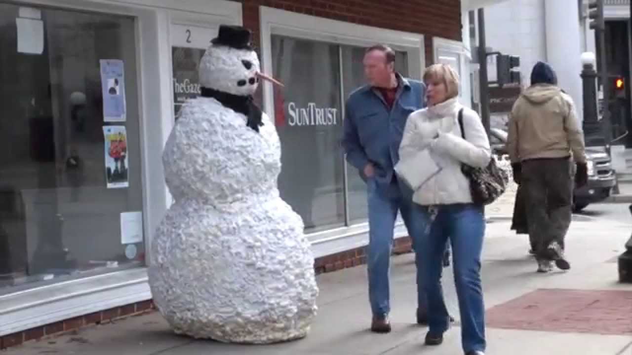 Lustig-gruseliger Schneemann