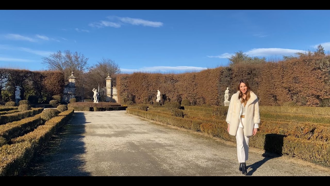 Carate Brianza - Porzione di casa cielo-terra con giardino privato in residenza dal fascino storico