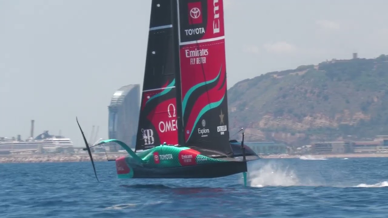 Come naviga il defender Team New Zealand con Taihoro