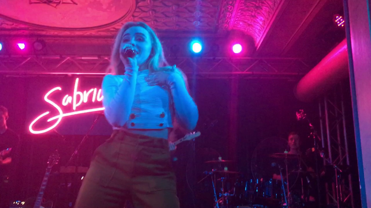 Sabrina Carpenter - Space (Live)
