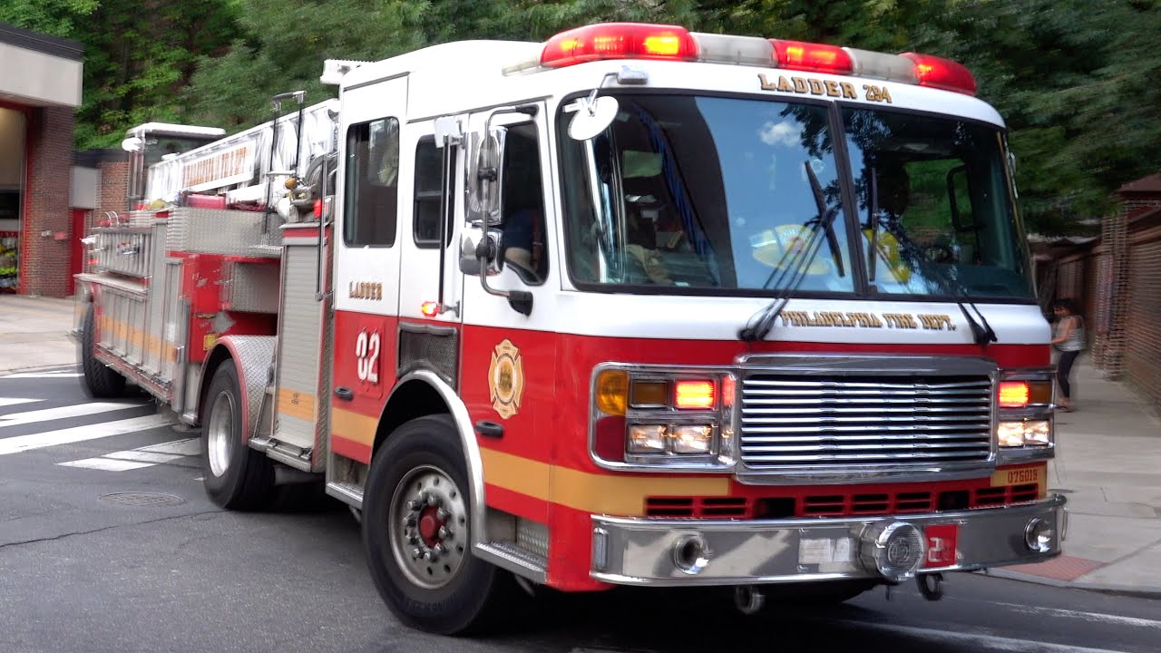 Philadelphia Fire Department Ladder 2 Responding