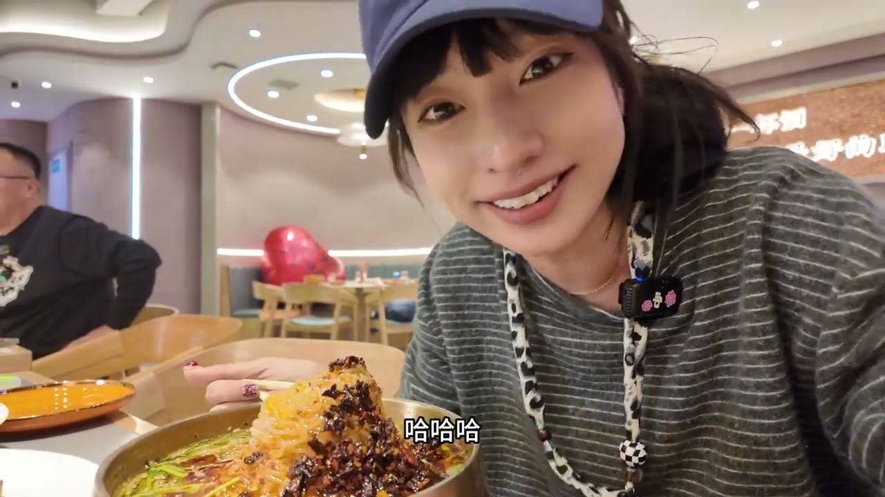 辣炒海鲜配上鸡西特色小美食！ #哈尔滨美食 #哈尔滨吃喝玩乐 #哈尔滨旅游攻略 #美食vlog #乐在东北