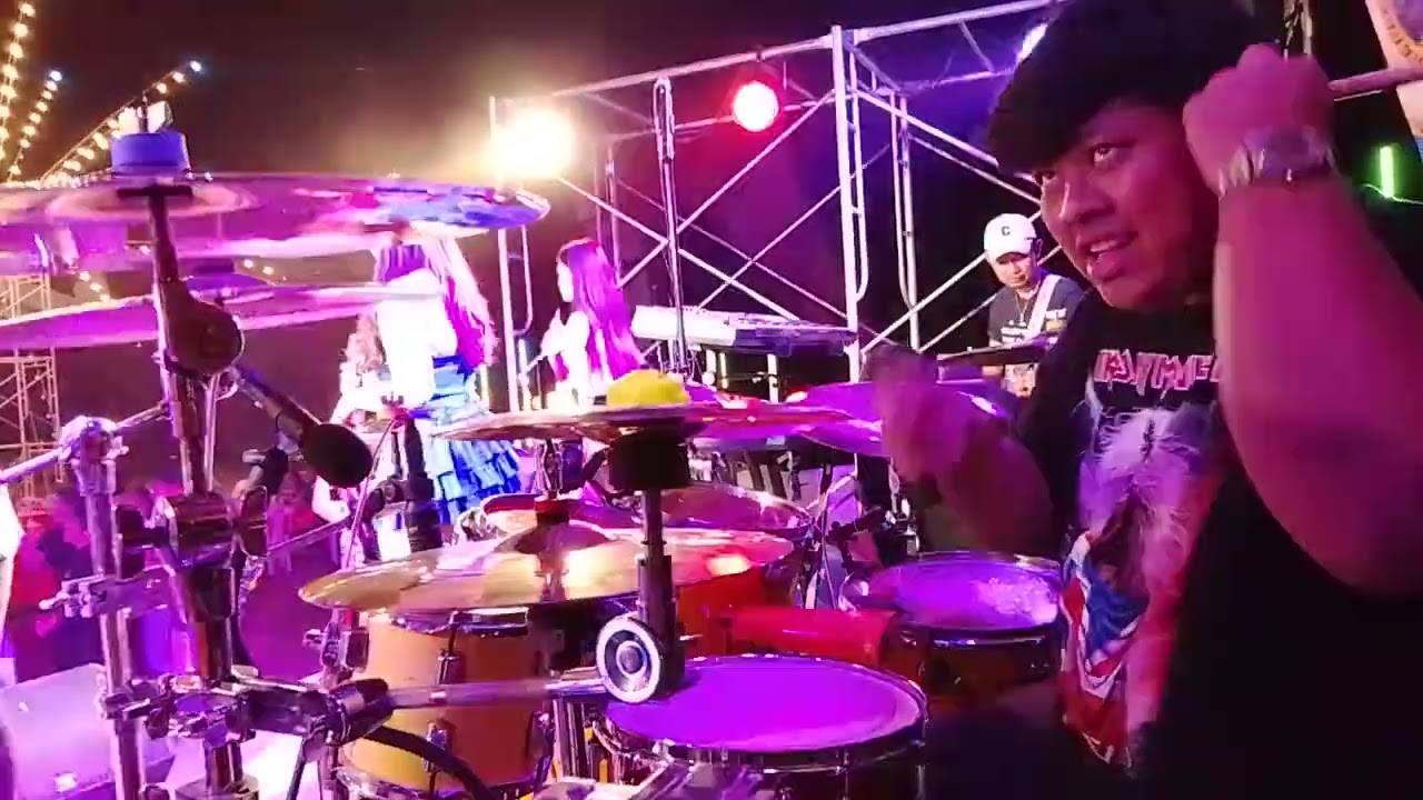 แสดงสดมันส์ๆเพลงรำวงสามช่า วงสวิงกิ้งแบรนด์ ปราจีนบุรี (มีตีกันด้วยท้ายคลิป)555