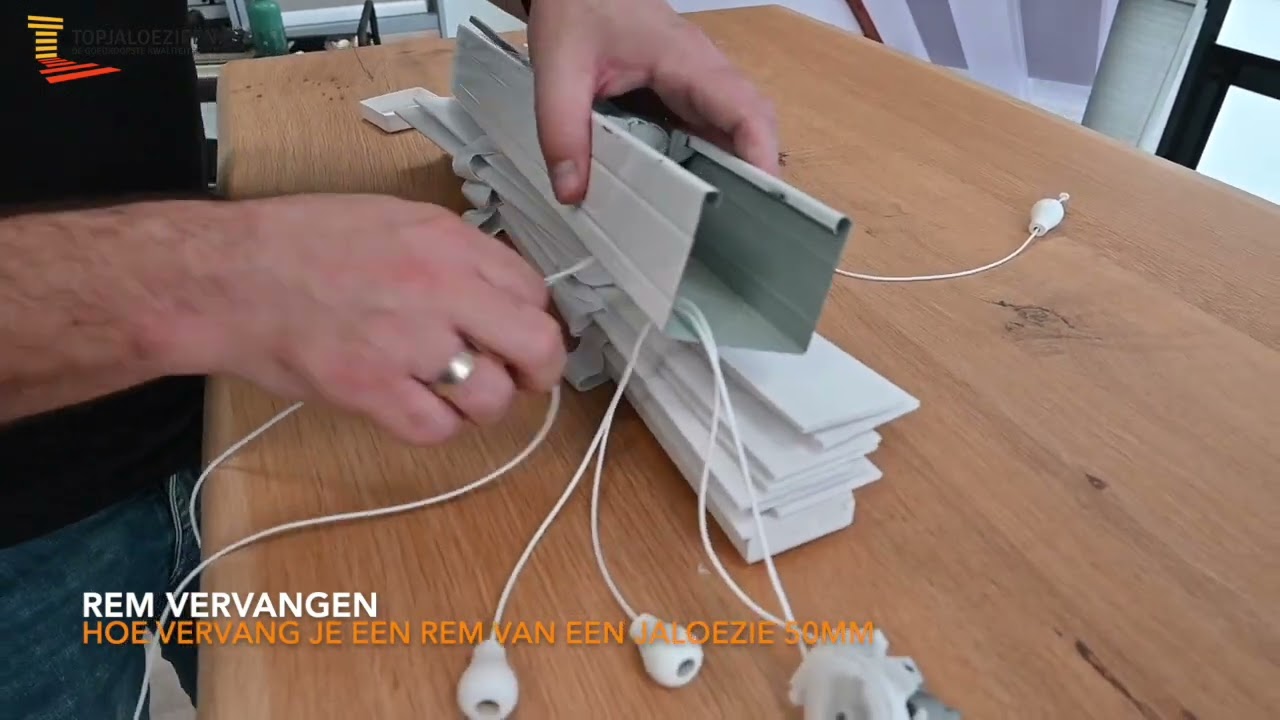 Hoe vervang ik een rem van een jaloezie 50mm? - TOPJALOEZIEËN.NL
