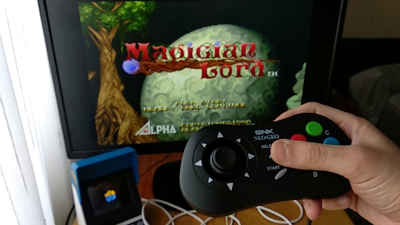 Probando la consola Neo Geo Mini conectada a una pantalla externa por HDMI