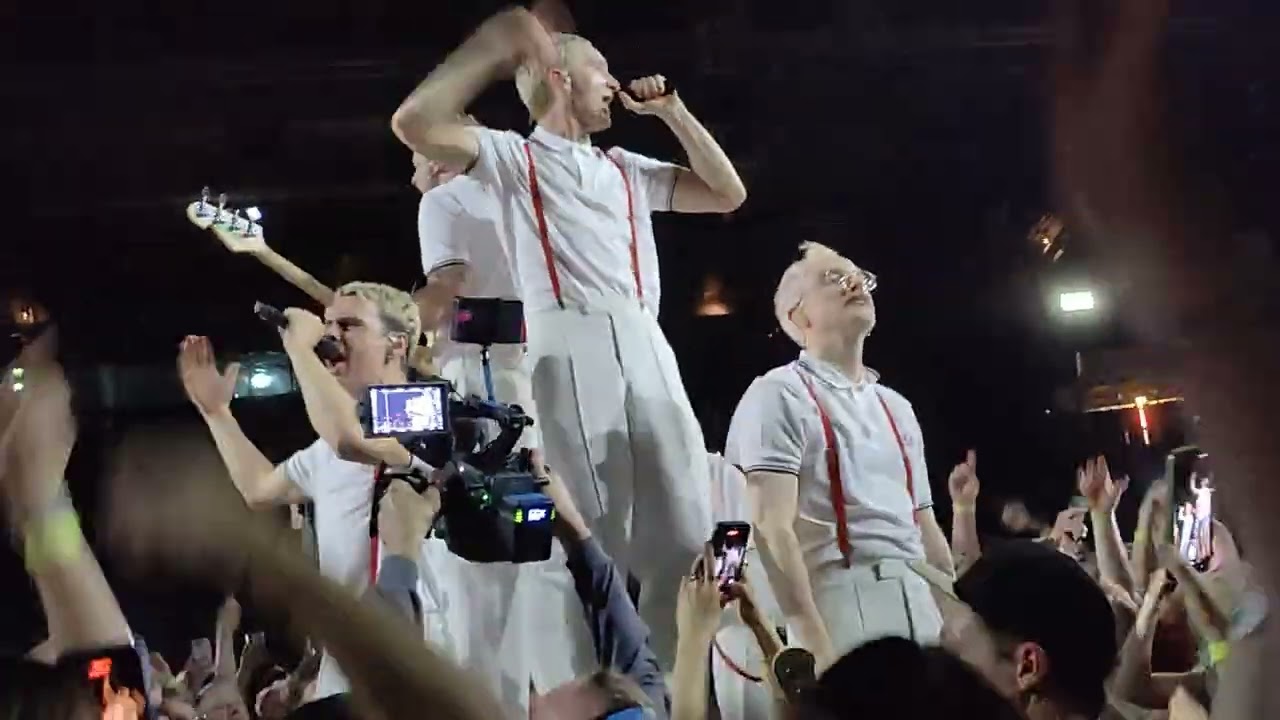 Kraftklub – Zeit aus dem Fenster (Live 17.03.26 @ Schleyer-Halle, Stuttgart) [B-Stage Moment]