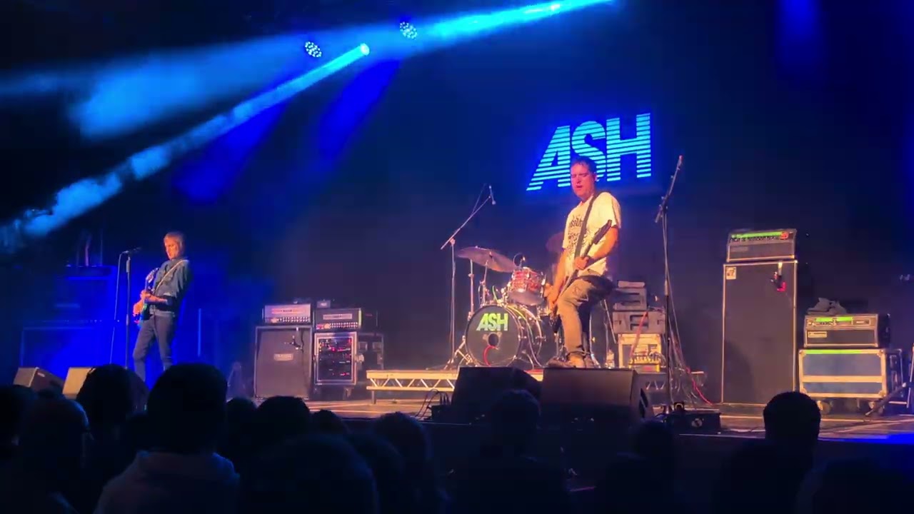 Ash - Jump In The Line (live) @ SWG3, Glasgow 