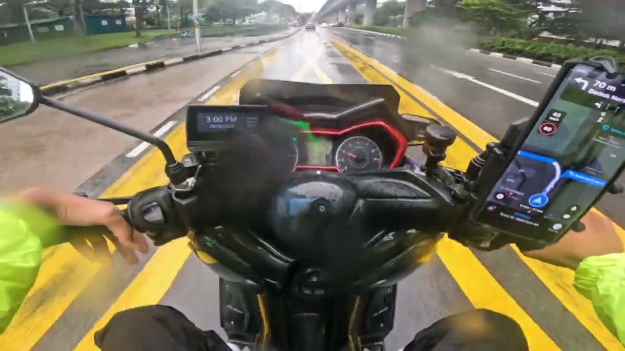 rainy delivery season | XMAX 300 | Singapore (pt.1)
