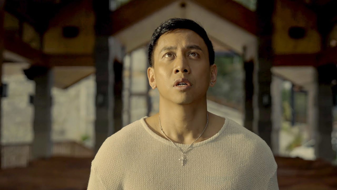 Breathe (oficjalny teledysk) - Mikey Bustos