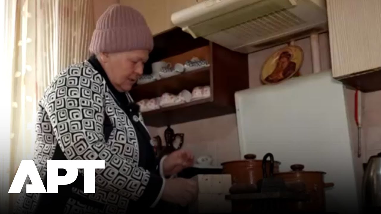 “We Warm Up in Turns” — Ukrainians Use Iron & Stone to Survive Freezing Blackouts | APT