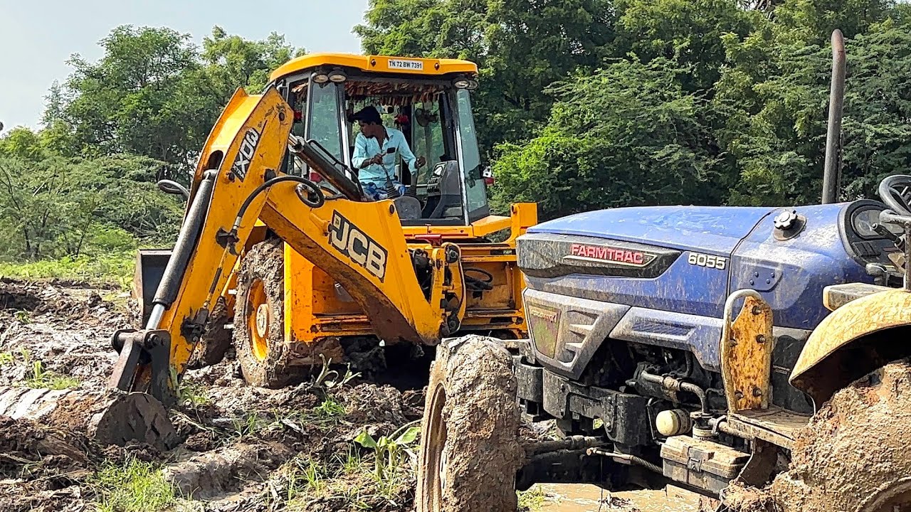 JCB 3DX HERO RESCUE! Farmtrac 6055 Stuck Deep in Mud || jcb video 