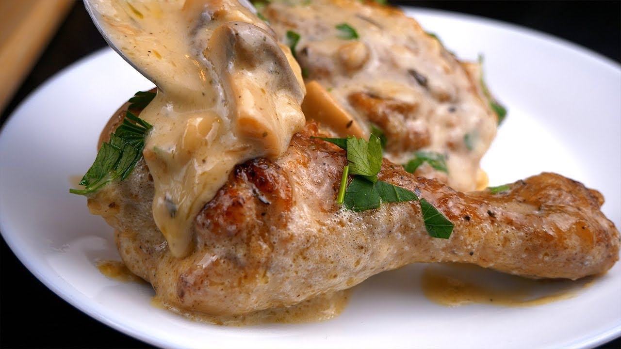 Невероятно вкусная курица со сливочно-грибным соусом! Это так вкусно что я готовлю это каждую неделю