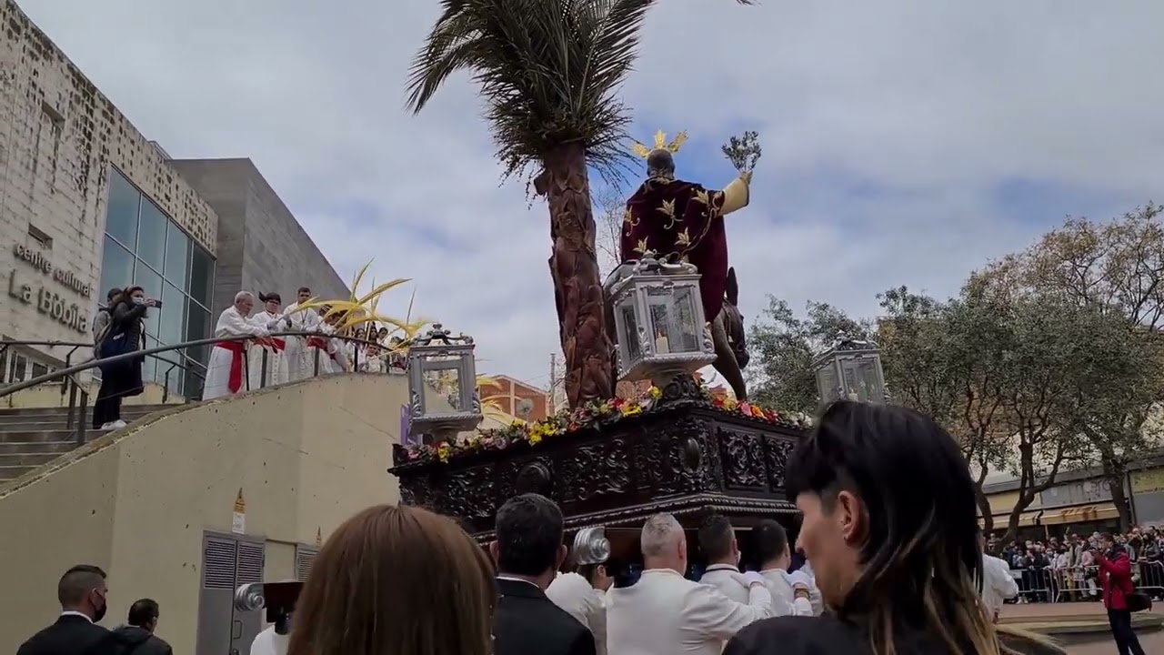 DOMINGO DE RAMOS 2022 PASO DE LA BORRIQUITA COFRADIA 15+1 HOSPITALET (REINA DE REYES)
