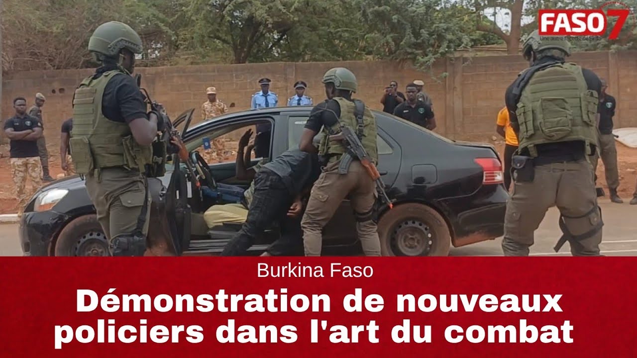 Burkina Faso : D&eacute;monstration de nouveaux policiers dans l'art du combat