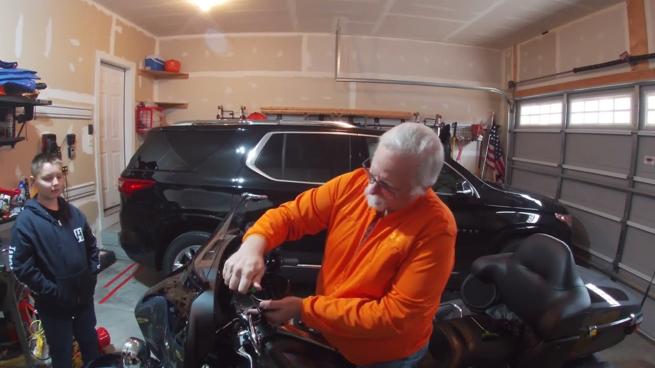 Big Ass Drink Holder installing on New Tri Glide 2022 long story coming soon.  4K