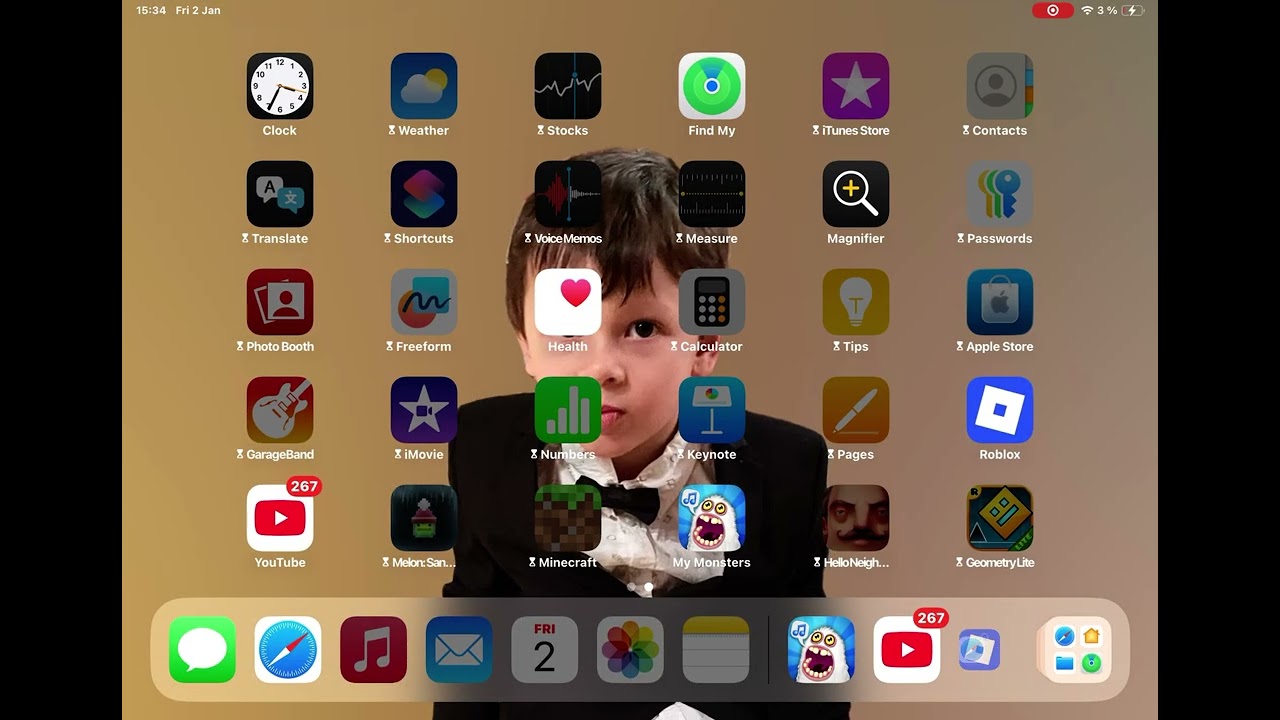 Playing fnaf game’s!