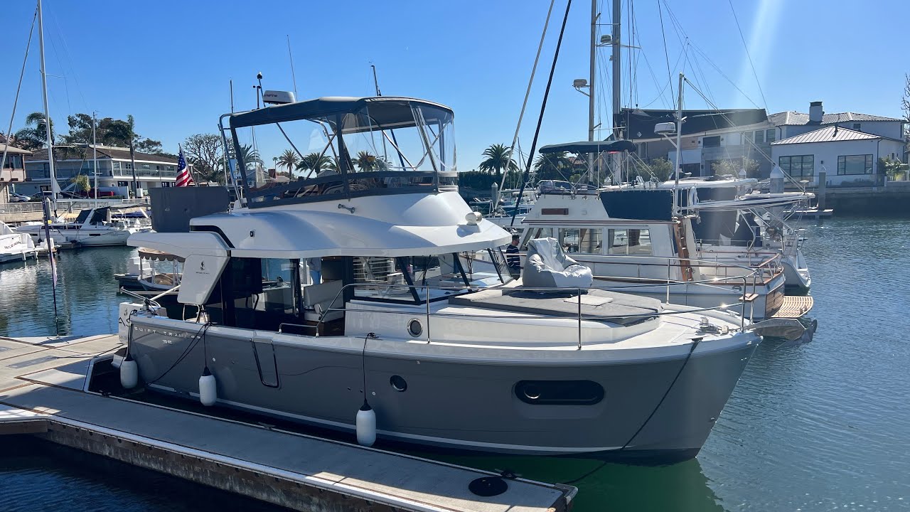 Beneteau Swift Trawler 35 - Walk Through Tour