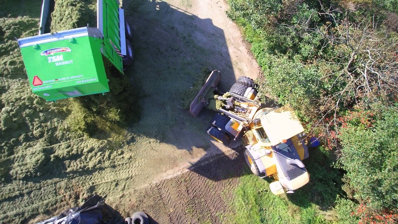 Demmler wagon unlading grass 2015
