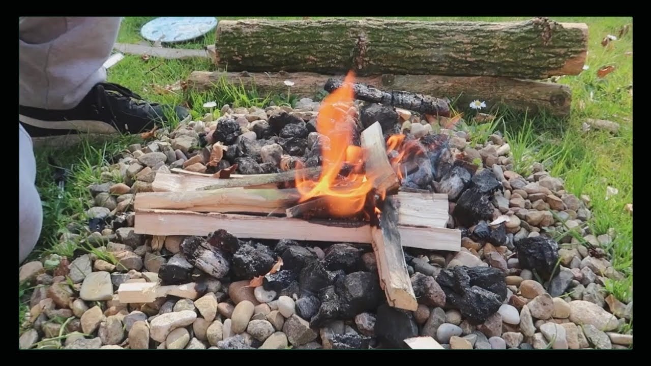 AMAZINGLY SIMPLE WAY TO MAKE FIRE USING ONLY 2 STICKS