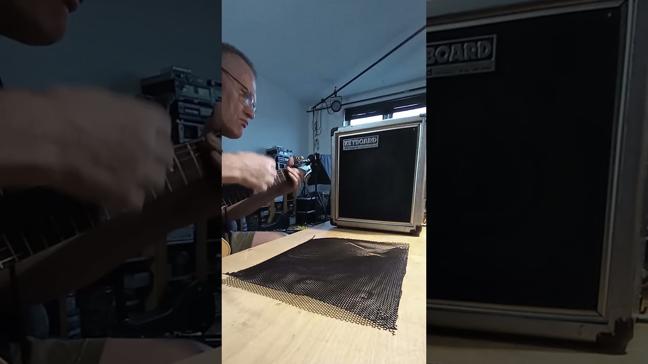 Roland Cube 40 Keyboard Amp-test with acoustic guitar