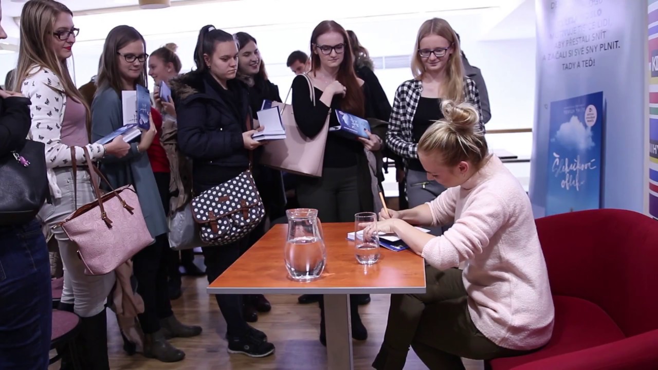 Autogrami&aacute;da Terezy Salte a jej&iacute; knihy &Scaron;lehačkov&aacute; oblaka