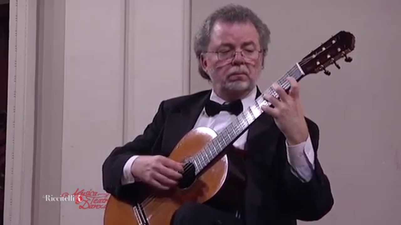 Manuel Barrueco suona Bach BWV 1007 - Intervista