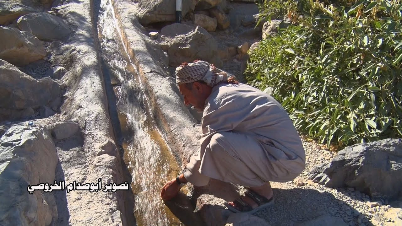 65 كيلو مترا طريق ترابي يربط الحمراء بالرستاق Sultanate of Oman