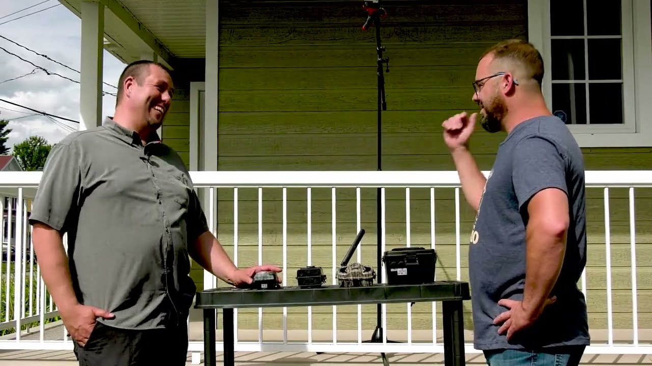 Ours, orignal et chevreuil sur bbq et présentation de caméra de surveillance.