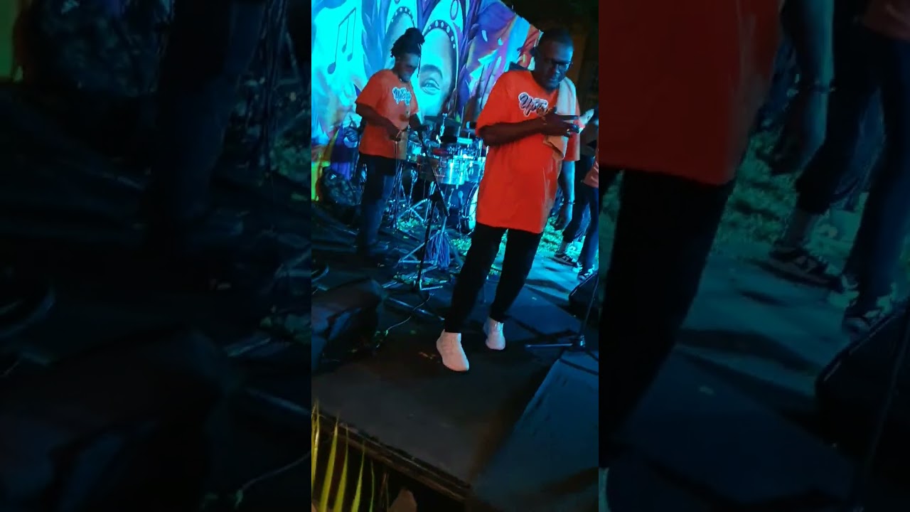 Groove Masters - bottle over head live