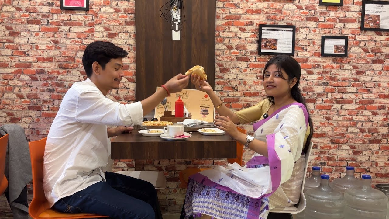 আজি Deepileenaৰ লগত Pizza খাব আহিলো☺️ | Pizza Date with my friend Deepu😍