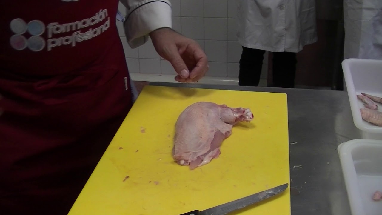 POLLO, FLAMEADO, LIMPIEZA Y CORTES