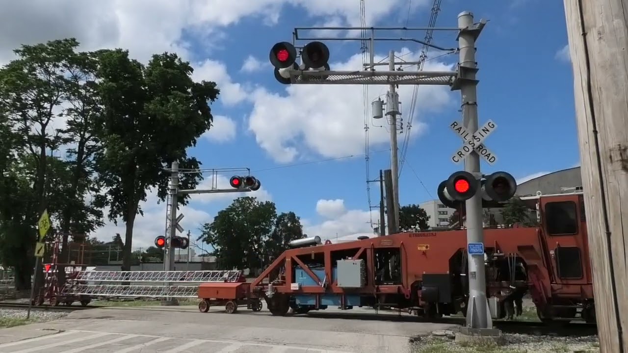 NS MOW Parade at Roosevelt Ave. in Bloomington, IL 6/7/22