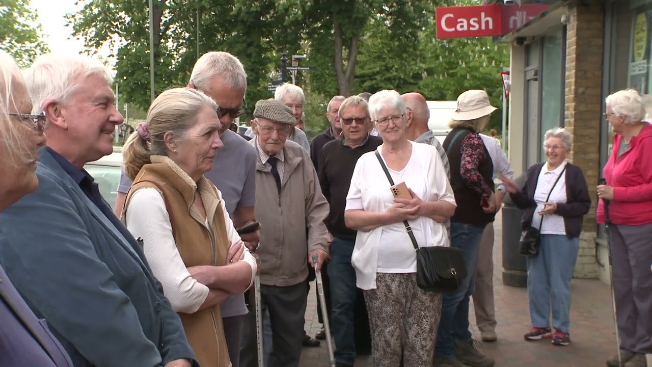 Craddocks Parade Defibrillator