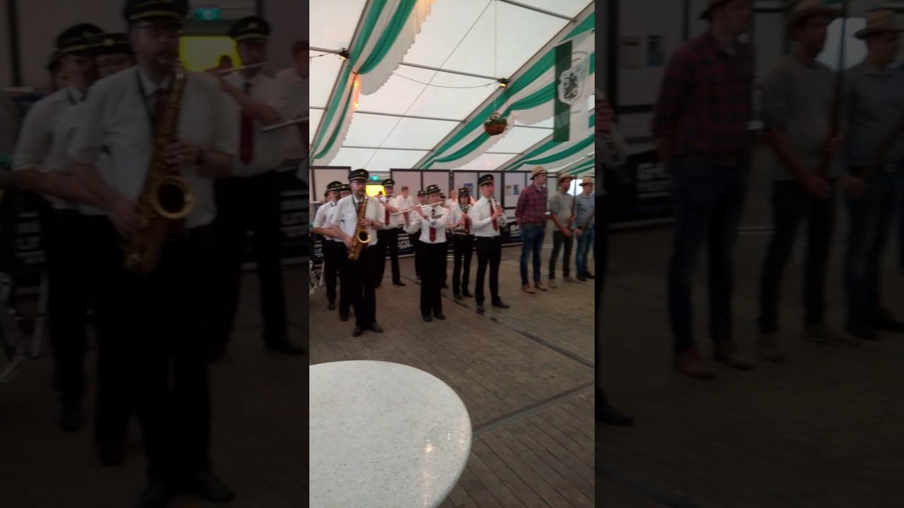 Antreten der Sch&uuml;tzen im Zelt zur Vorparade - 03.06.2017 (2)