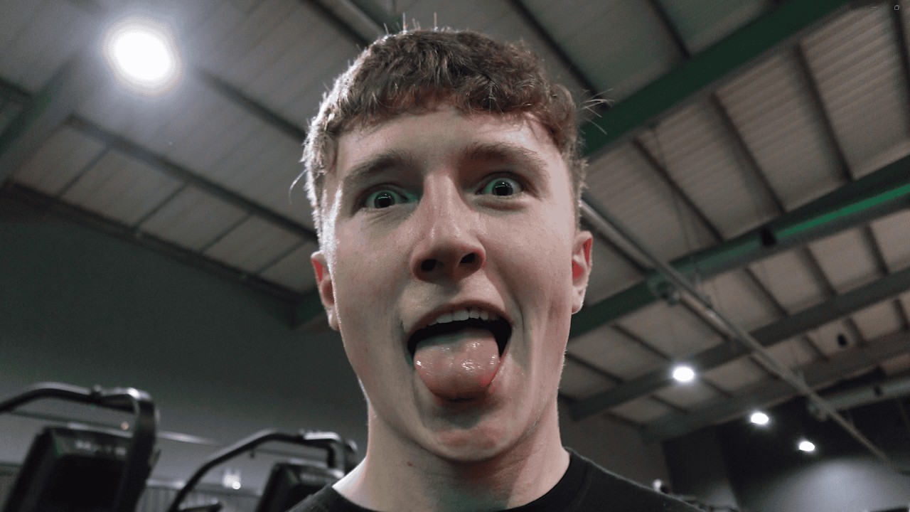 CHAD TRAINS LEGS AT JD GYM